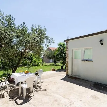 Apartment & Tapera